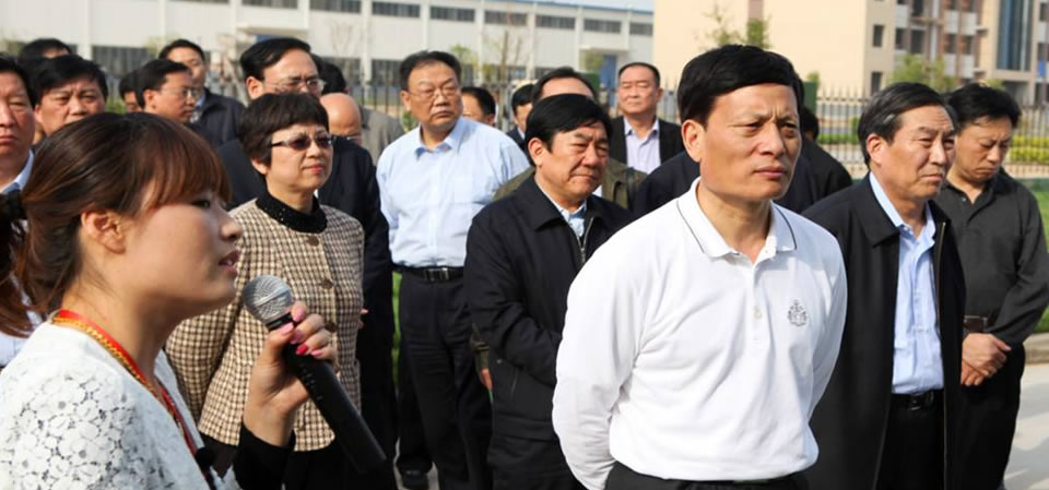 河南省省委書記-謝伏瞻-參觀“開元模型公司“制作的規(guī)劃沙盤！